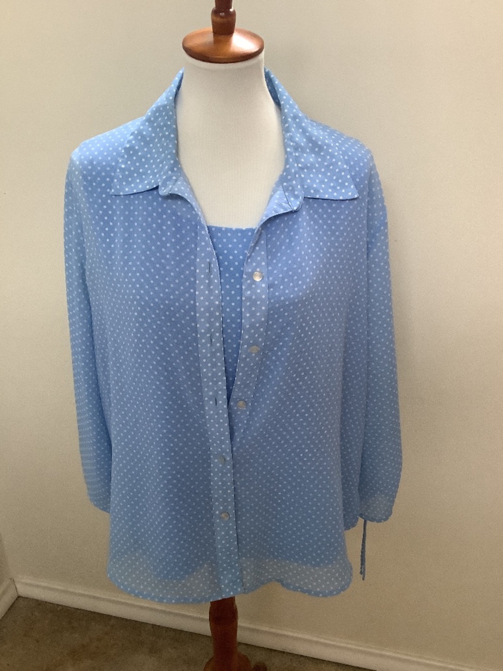 Blouse Sheer With Lined Tank by Draper’s & Damon’s light Blue w/White Polka Dots